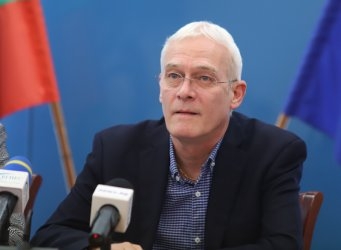 Проф. Петко Салчев пое НЗОК