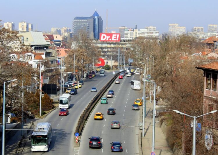 Съкращават автобусите с 20% заради COVID