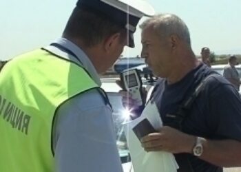 Мъртвопиян едва не сгази трима на пейка
