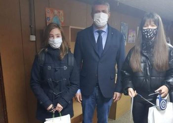 Две кучкарки с награди от кмета на Северен