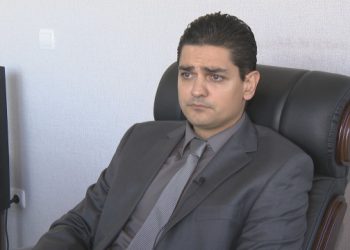 Шефът на Правната комисия в НС гласува с чужда карта