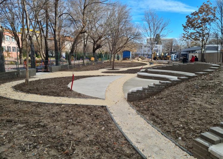 Откриват зелена  класна стая в район Източен