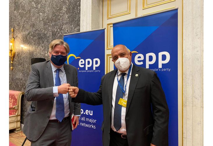 Антонио Лопес свърза Радев с рекомунизацията