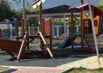 Ремонтирани 11 детски площадки в Асеновградско