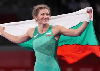 Ева Николова с бронз в борбата след туш над рускиня