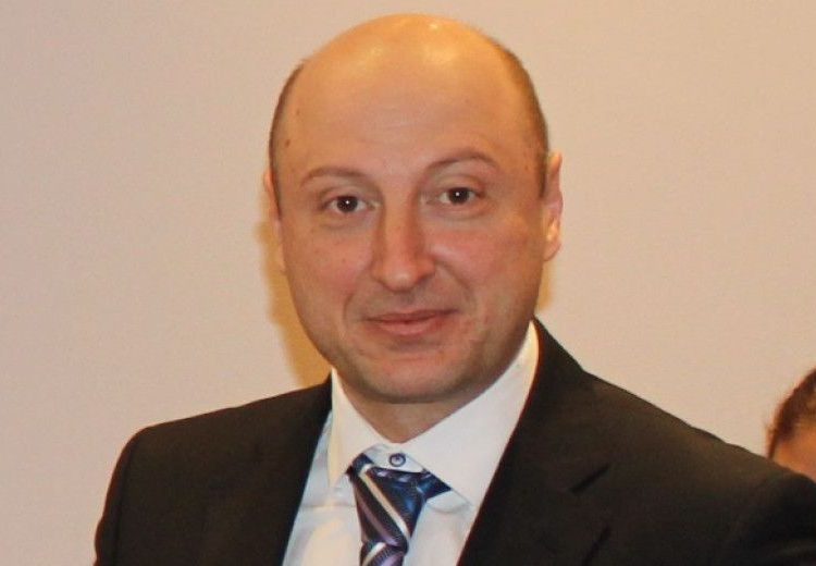 Новият Харвард свързан с фирма за измами