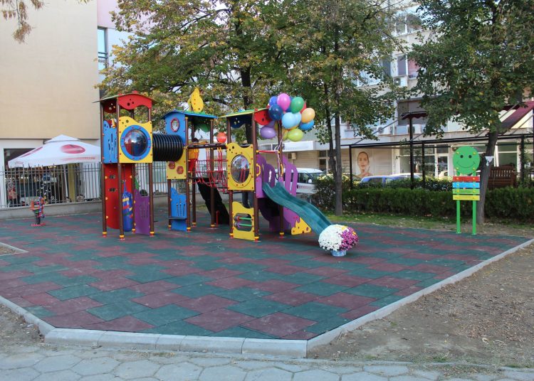 Нова детска площадка и в парк Моливчета