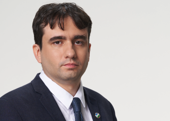 Е-министърът поема „Информационно обслужване“