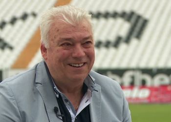 Христо Бонев дари лакомства на болни деца