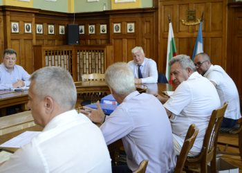 12 млн. само за козирката на стадион Ботев