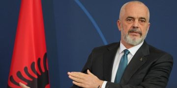 Еди Рама към Скопие: Или приемате, или ви оставяме!