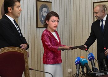 Лена поема втория