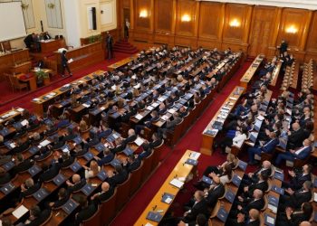 След 18 ч. маратон: ИК променен наполовина!