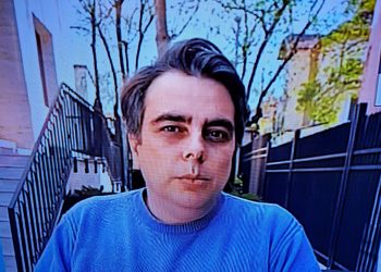 Кой насини левия мигач на А. Василев?