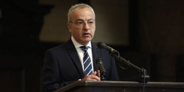 Донев пред студенти: Администрацията не е слуга