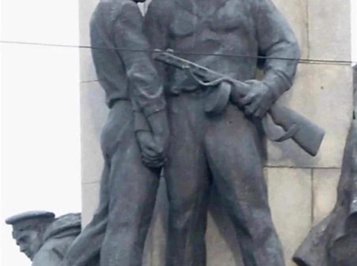Гей елементи в съветските паметници