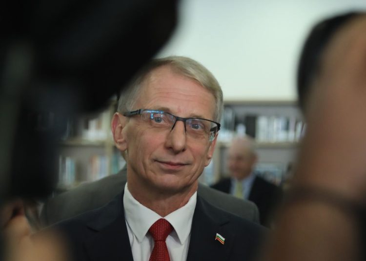 Денков на руската амбразура