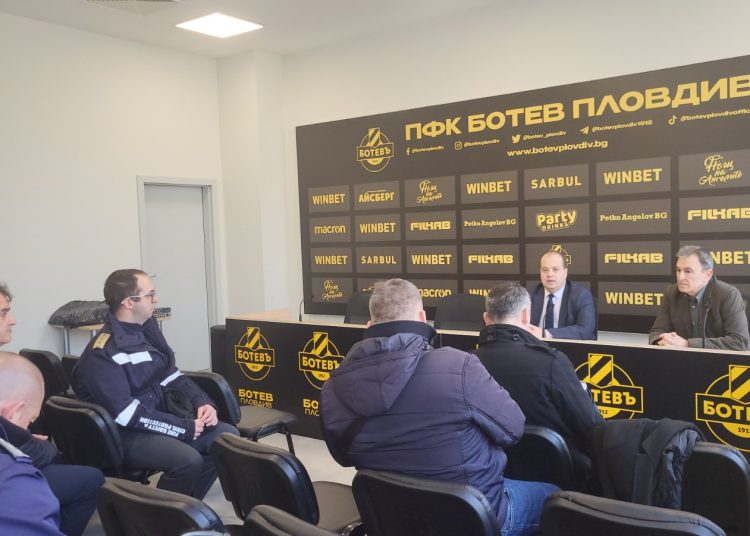 Стадион „Ботев“ готов за лиценз от БФС