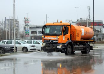 Пловдив първи стартира пролетното миене