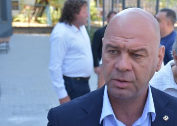 Кметът прекрати договори с превозвачи по 8 линии