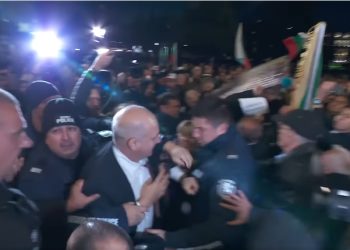 Патреоти нападнаха директора на Народния театър