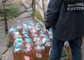Полицаи конфискуваха 200 литра ракия
