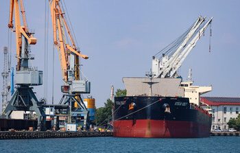 Либерийски кораб с руска тор заседна в Бургас