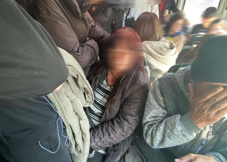 Безсрочни протести в Труд за автобус