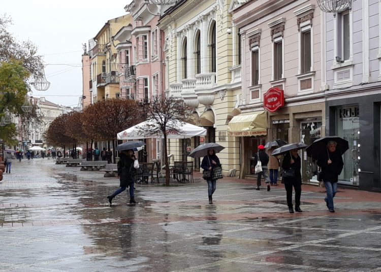 Жълт и оранжев код за обилни валежи, в Пловдив 14°