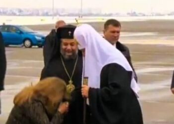Радев пази патриарха на Путин – той атакува Лаврата в Киев