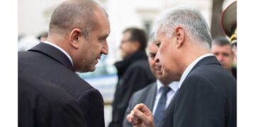 Ама защо вярвате на смс-ите на Митко?