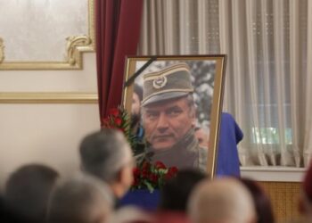 Вучич няма да присъства на погребението на ген. Младич