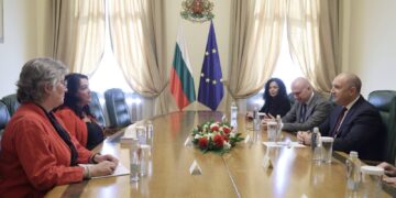Писателката историк проф. Бетани Хюз при Радев
