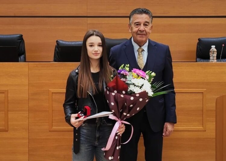 Млада щангистка с Почетна значка на Пловдив