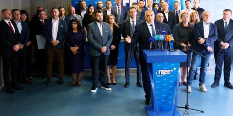 ГЕРБ събира подписи за оставката на Доцова